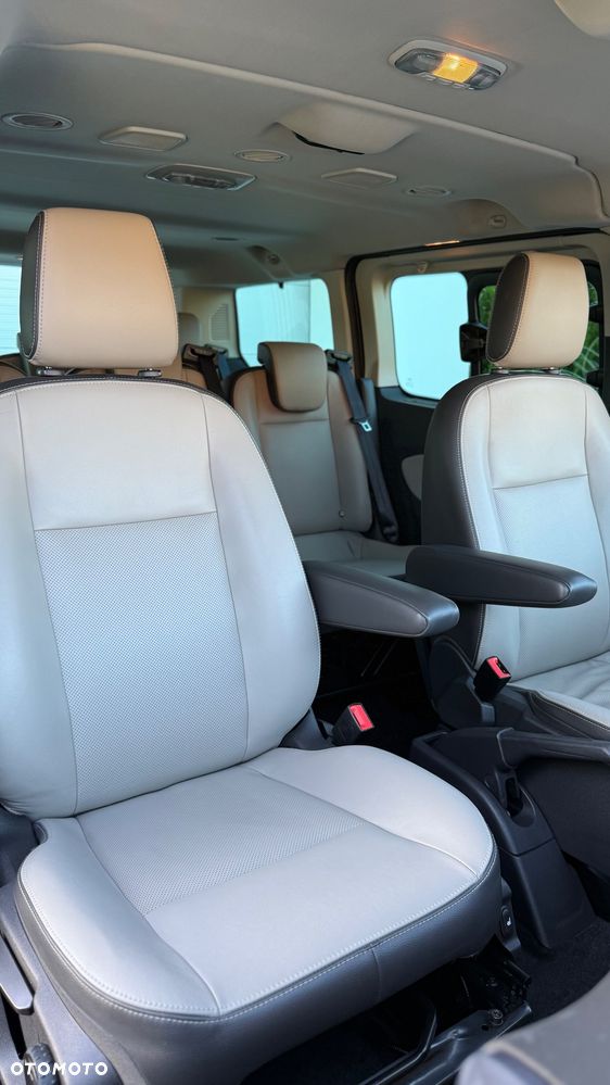 Ford Tourneo Custom - 23