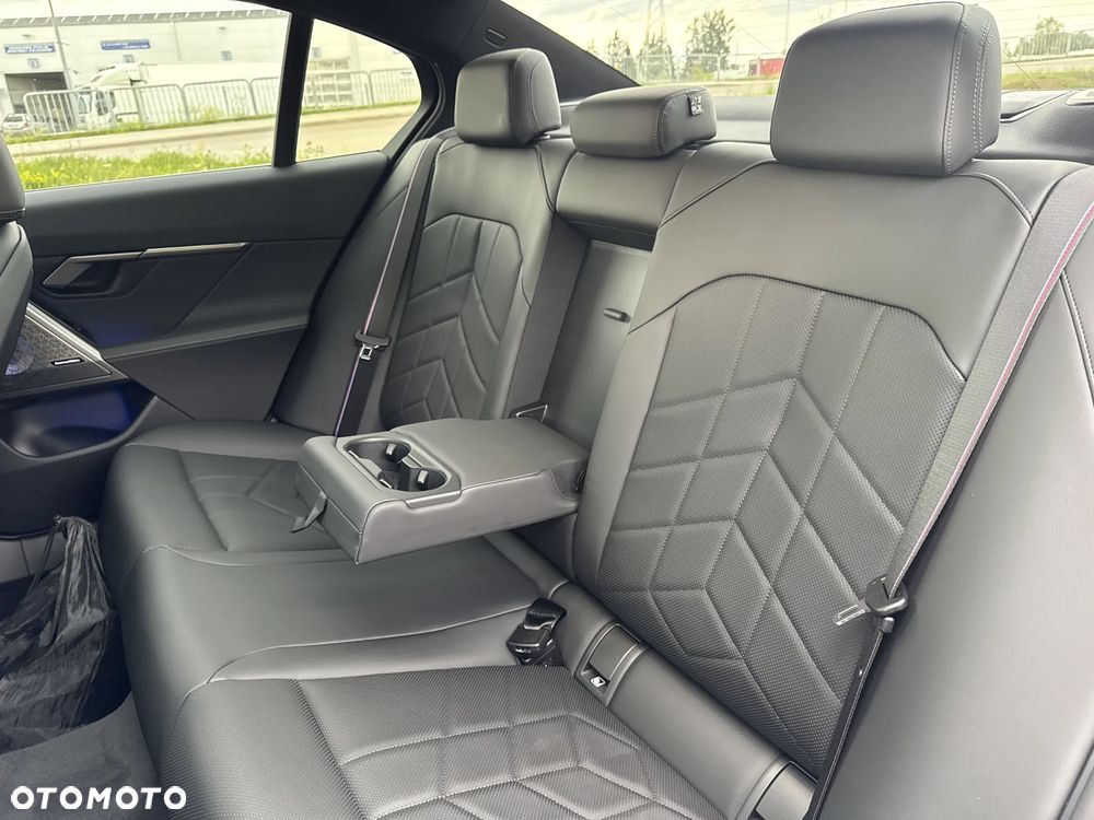 BMW Seria 5 520d xDrive mHEV M Sport Edition - 17