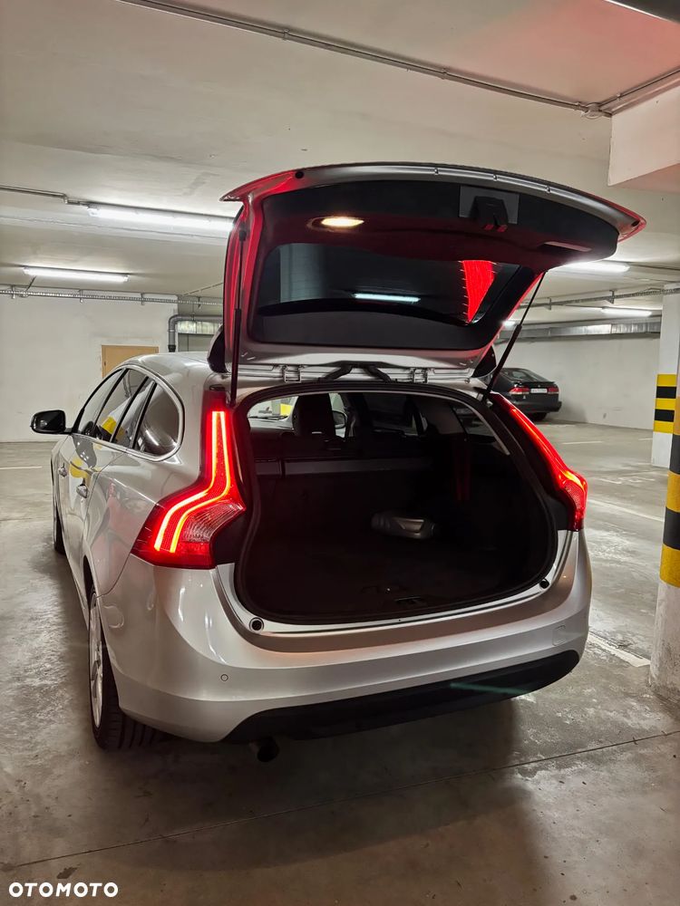 Volvo V60 D3 Momentum - 12