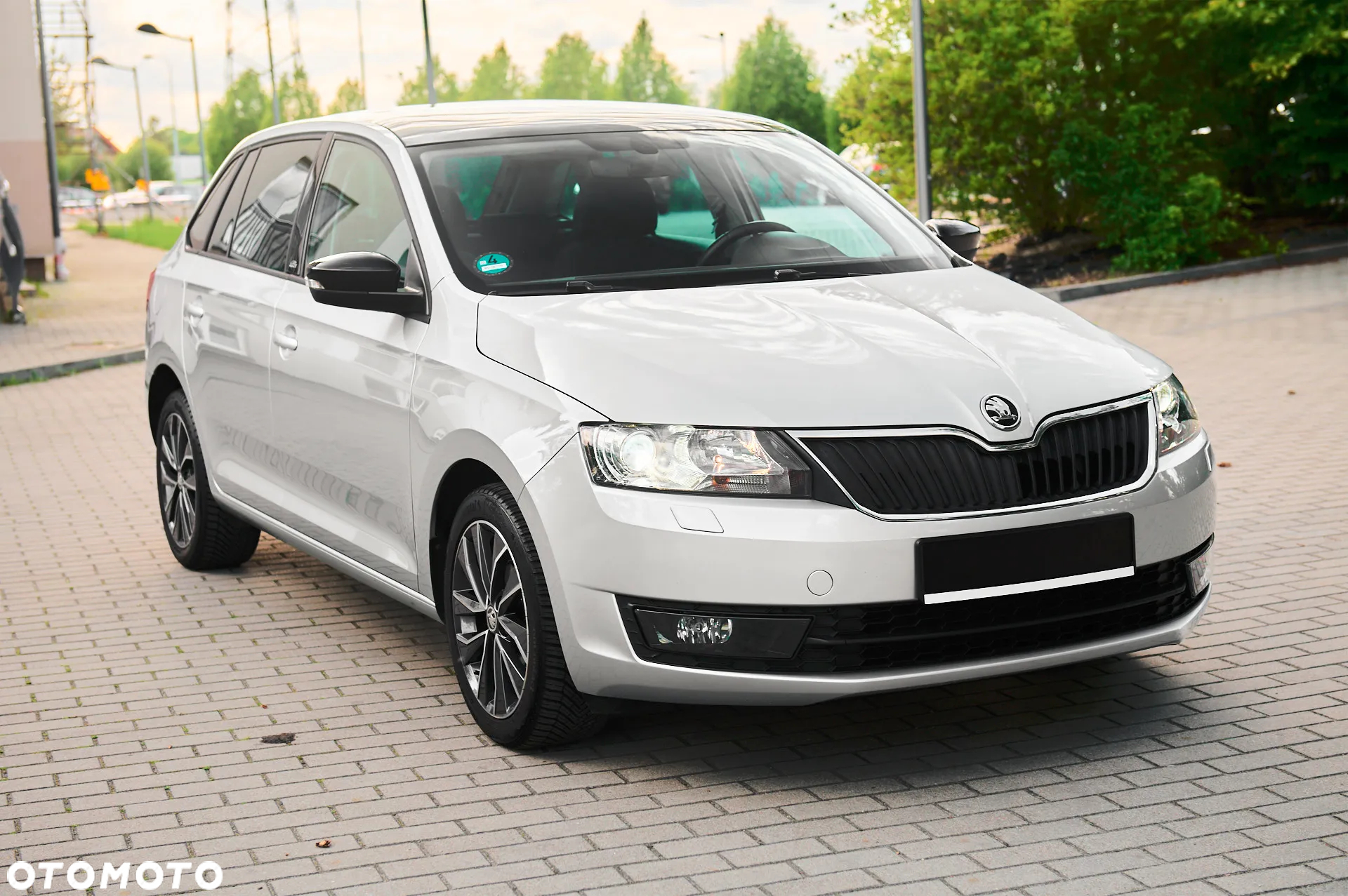 Skoda RAPID Spaceback 1.2 TSI (Green tec) Cool Edition Red & Grey - 15