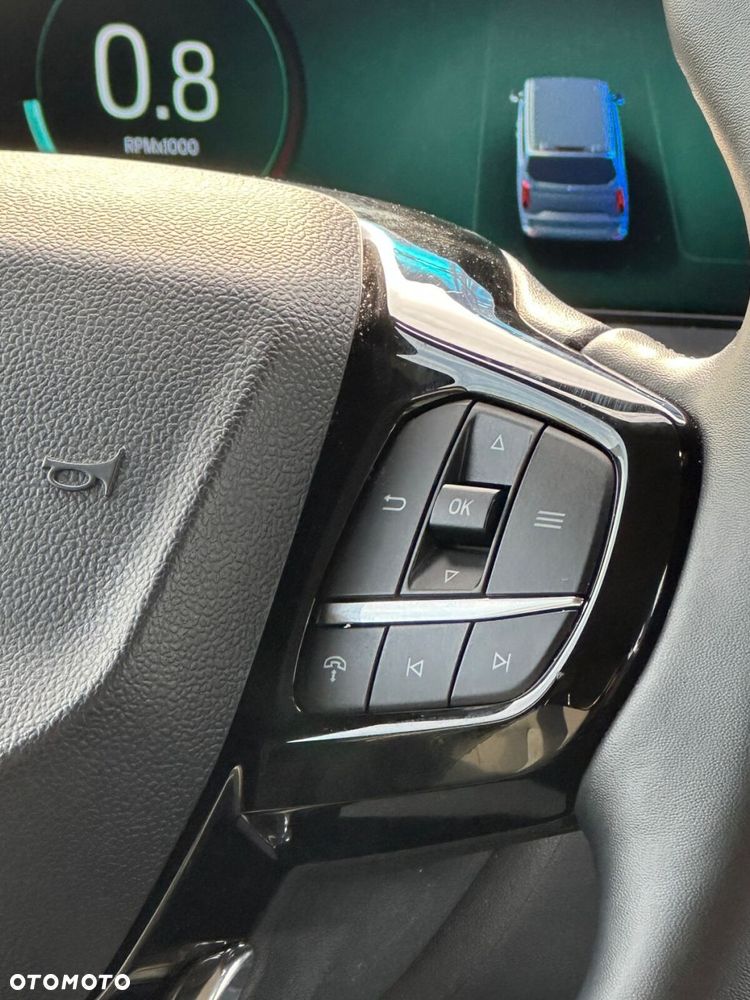 Ford Tourneo Custom - 11