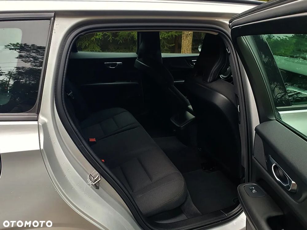 Volvo V60 B3 B DKG Momentum Pro - 8