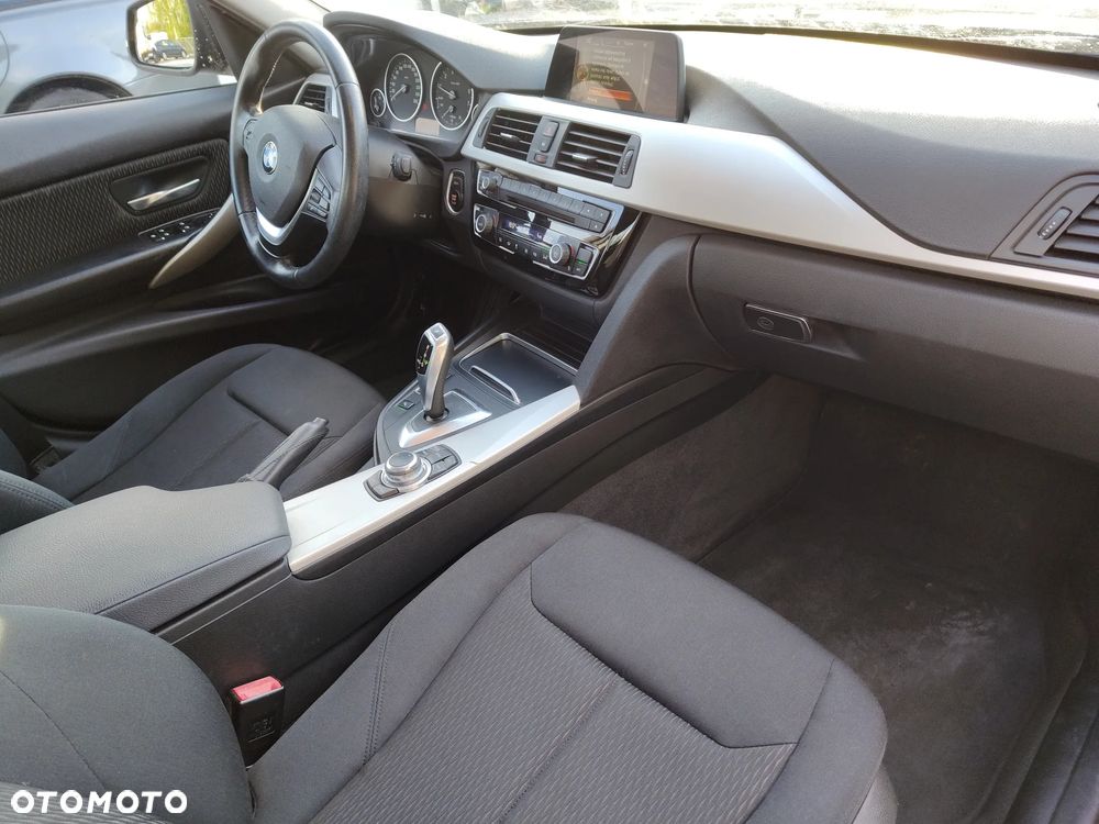 BMW Seria 3 318i - 10