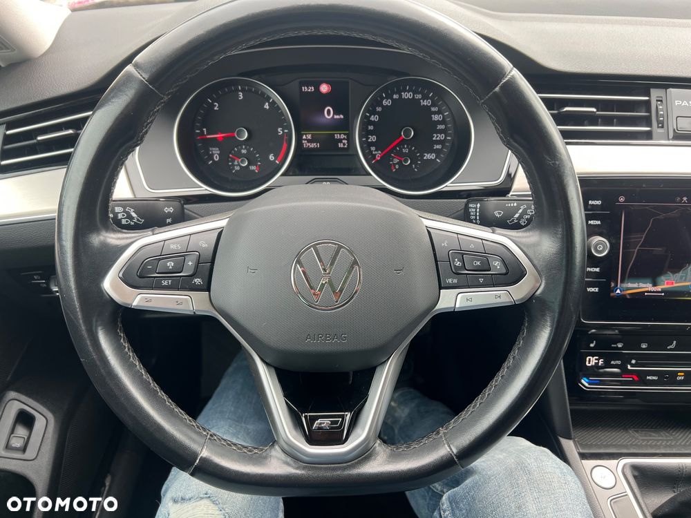 Volkswagen Passat 2.0 TDI SCR Highline - 31