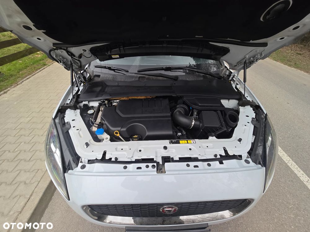 Jaguar E-Pace P250 AWD R-Dynamic - 20