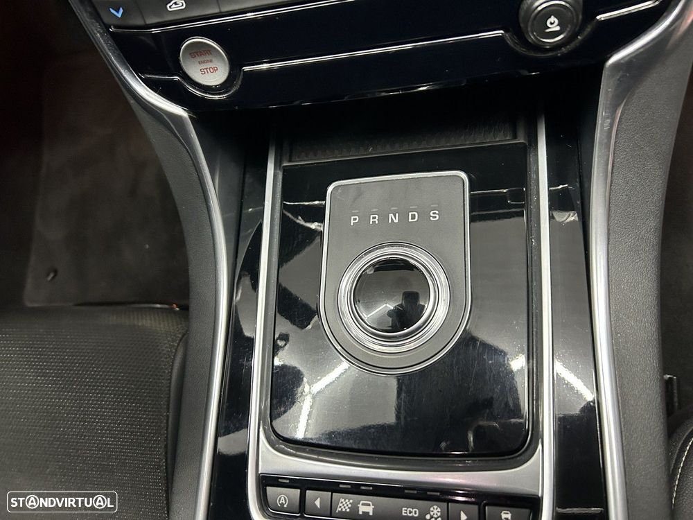 Jaguar XE 2.0 D R-Sport Aut. - 16