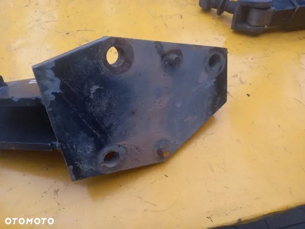 Mocowanie lewe odciągu stabilizatora Case MX100C - 2