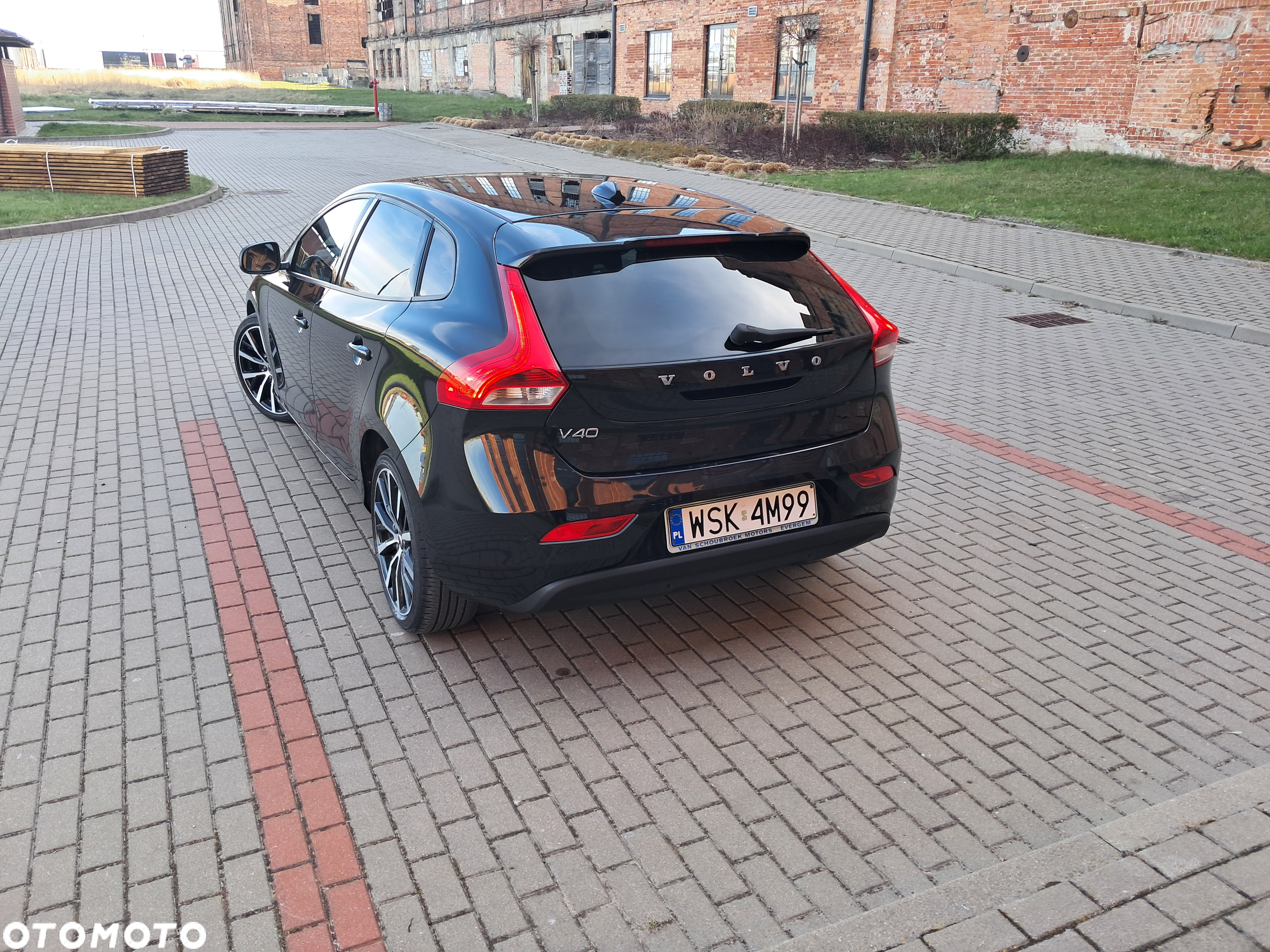 Volvo V40 T2 Momentum - 4