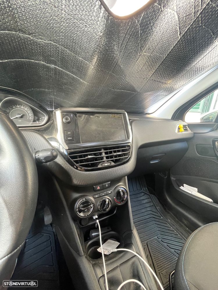Peugeot 208 1.2 PureTech Signature - 7