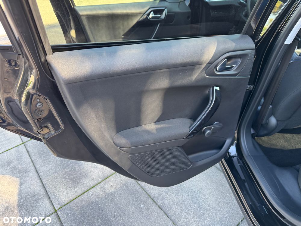 Peugeot 208 PureTech 82 Start & Stop Allure - 23