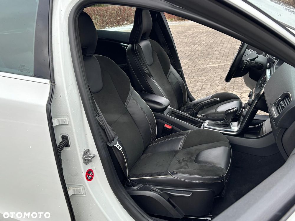 Volvo V40 D4 Geartronic RDesign - 13