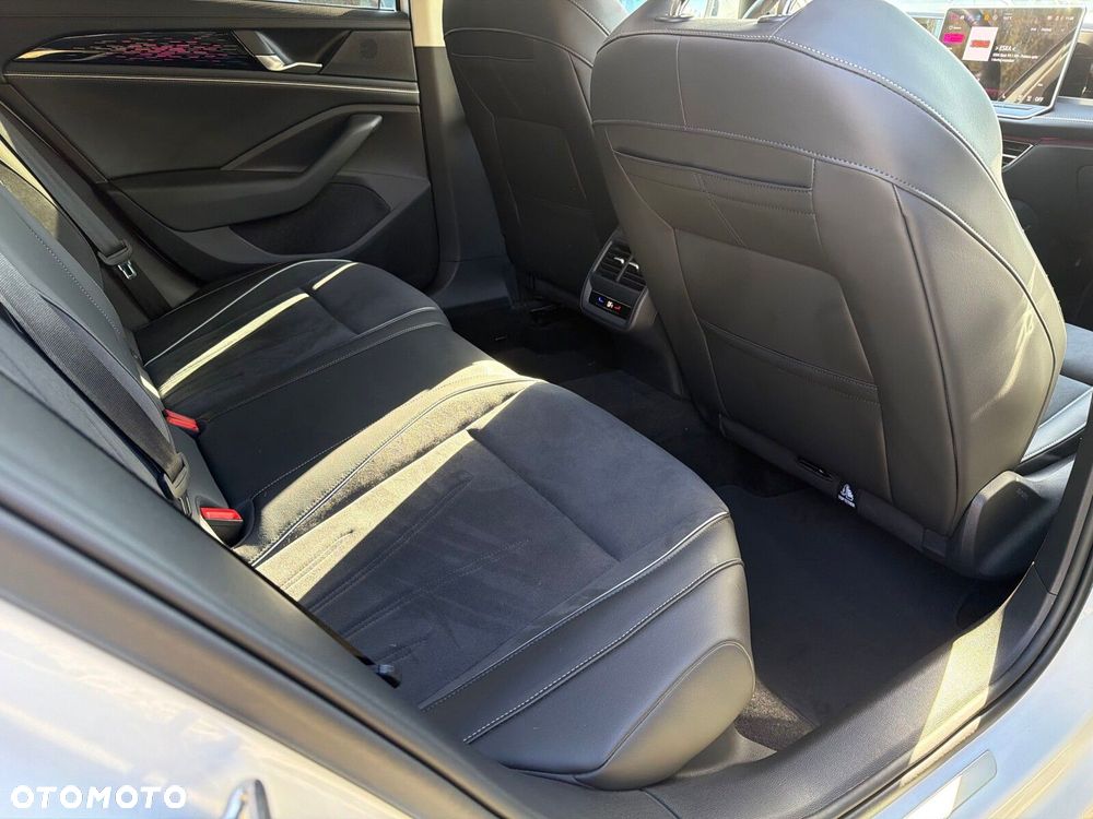 Volkswagen Passat 2.0 TDI SCR 4Mot Style DSG - 18