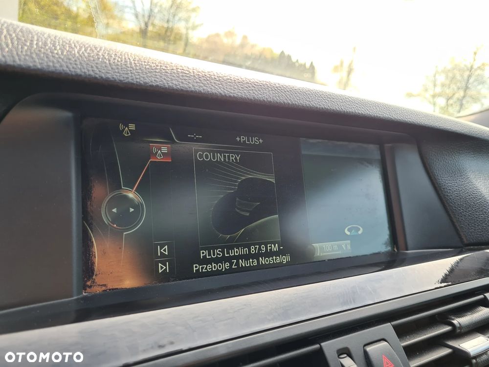 BMW Seria 5 528i xDrive Sport-Aut - 37