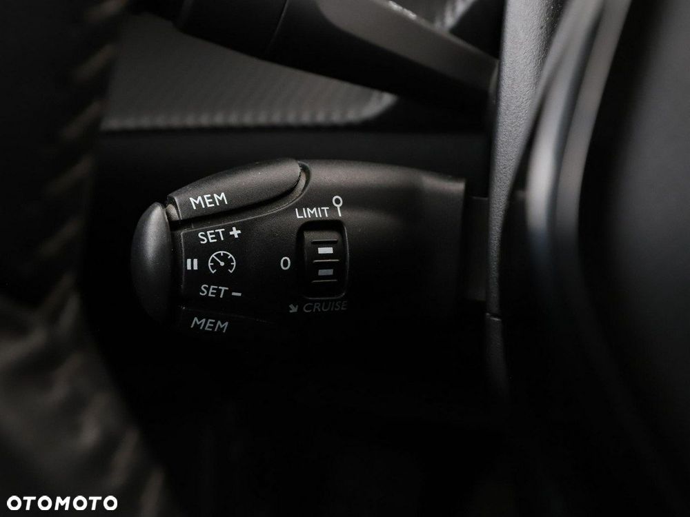 Peugeot 2008 PureTech 130 Allure Pack - 32