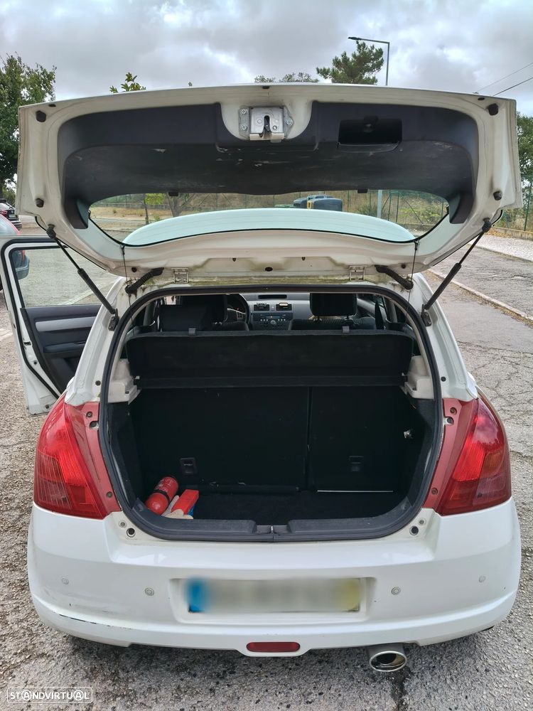 Suzuki Swift 1.3 16V GA - 4