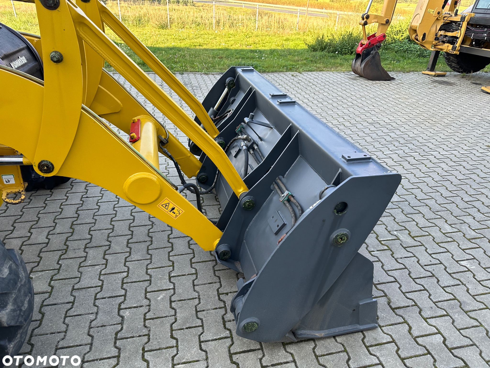 Komatsu WB93R - 6