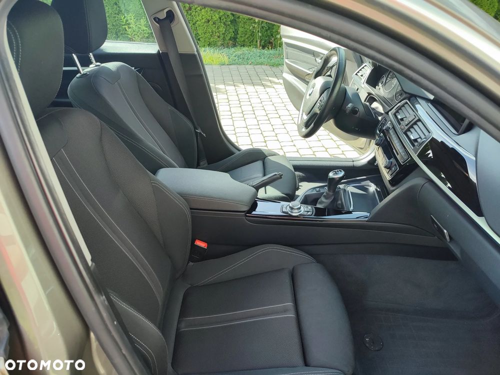 BMW Seria 3 320d Sport Line - 17