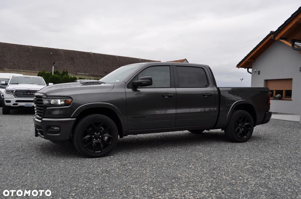 RAM 1500 Laramie Night Premium - 12