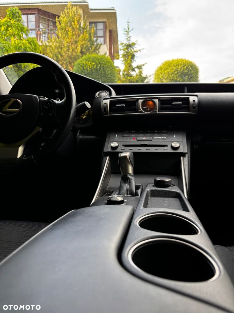 Lexus IS 200t Elite - 18