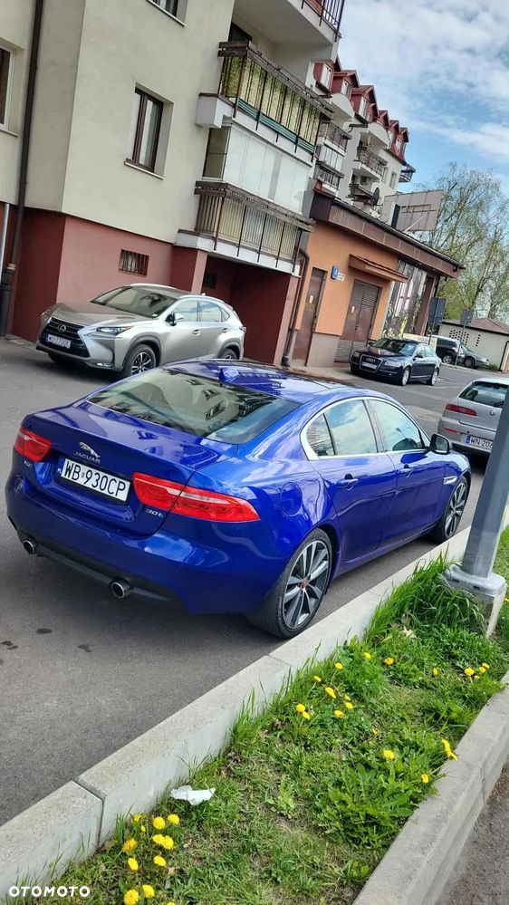 Jaguar XE 30t AWD Prestige - 3