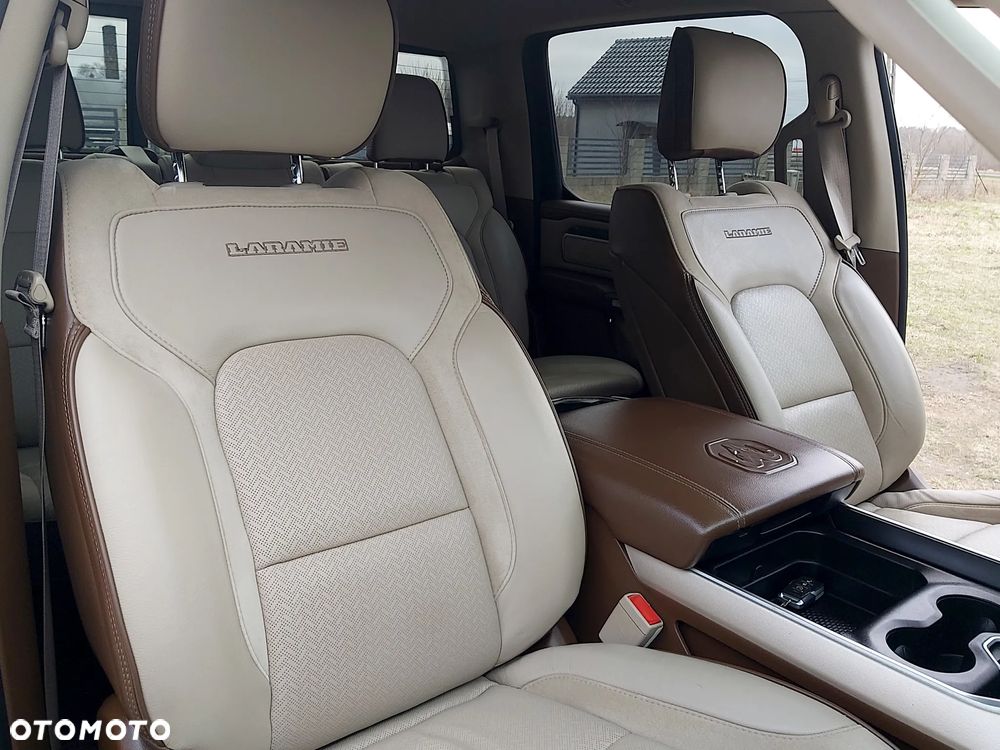 RAM 1500 Crew Cab Shortbed Laramie - 40