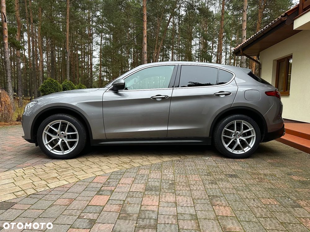 Alfa Romeo Stelvio 2.0 Turbo 16V AT8-Q4 B-Tech - 4