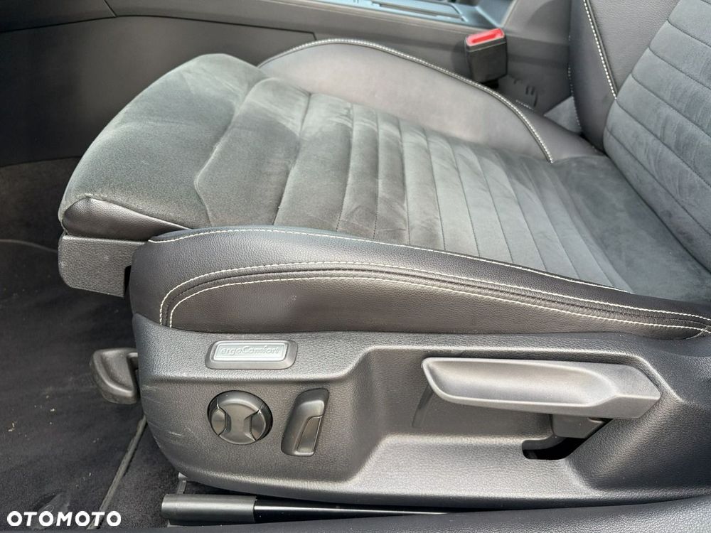 Volkswagen Passat - 13