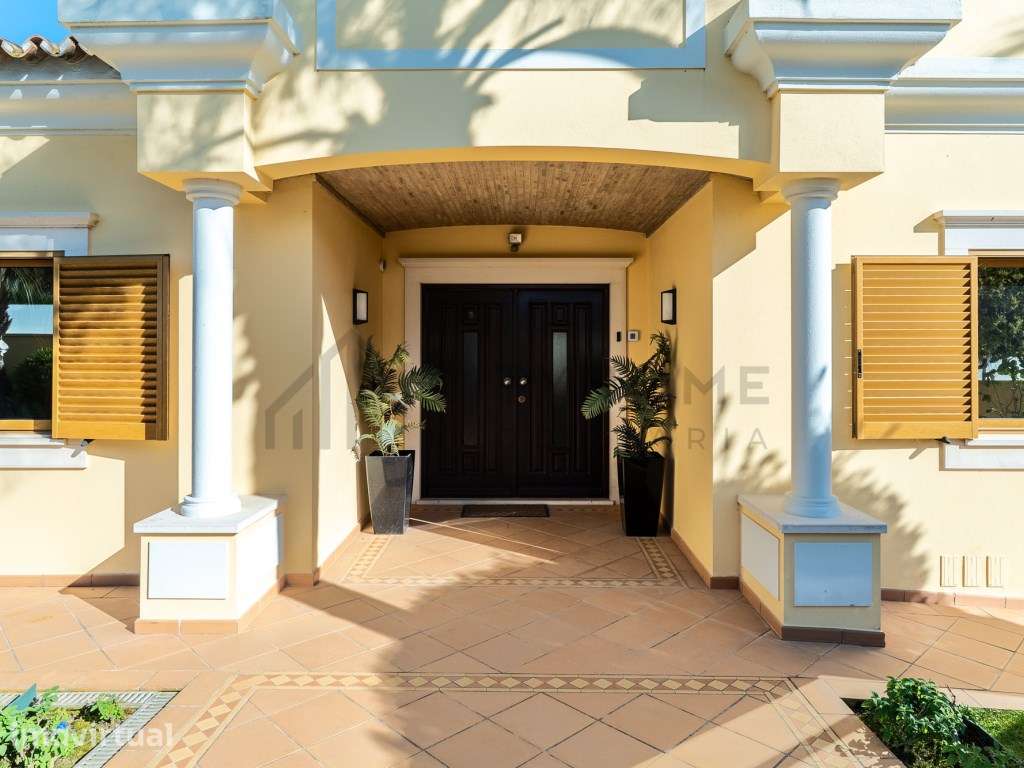 Moradia T5 contemporânea com Piscina e vista Mar na Galé em Albufeira - Grande imagem: 2/43