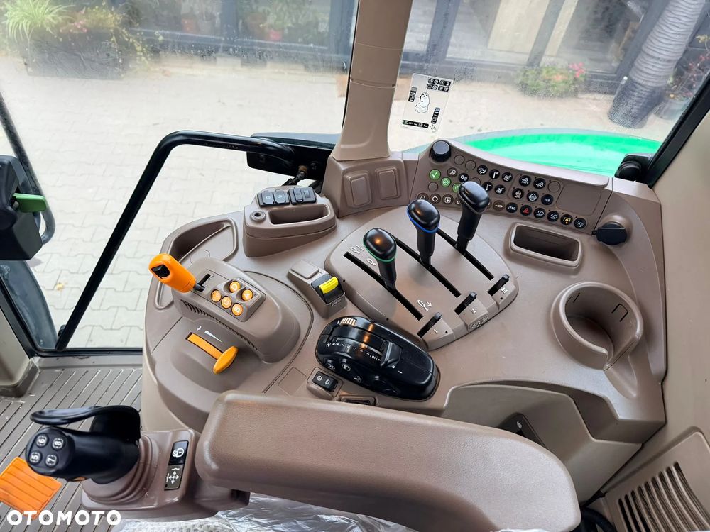 John Deere 6120M - 17