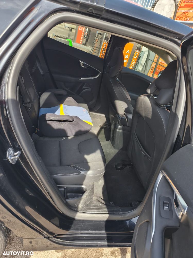 Volvo V40 D2 Powershift Momentum - 12