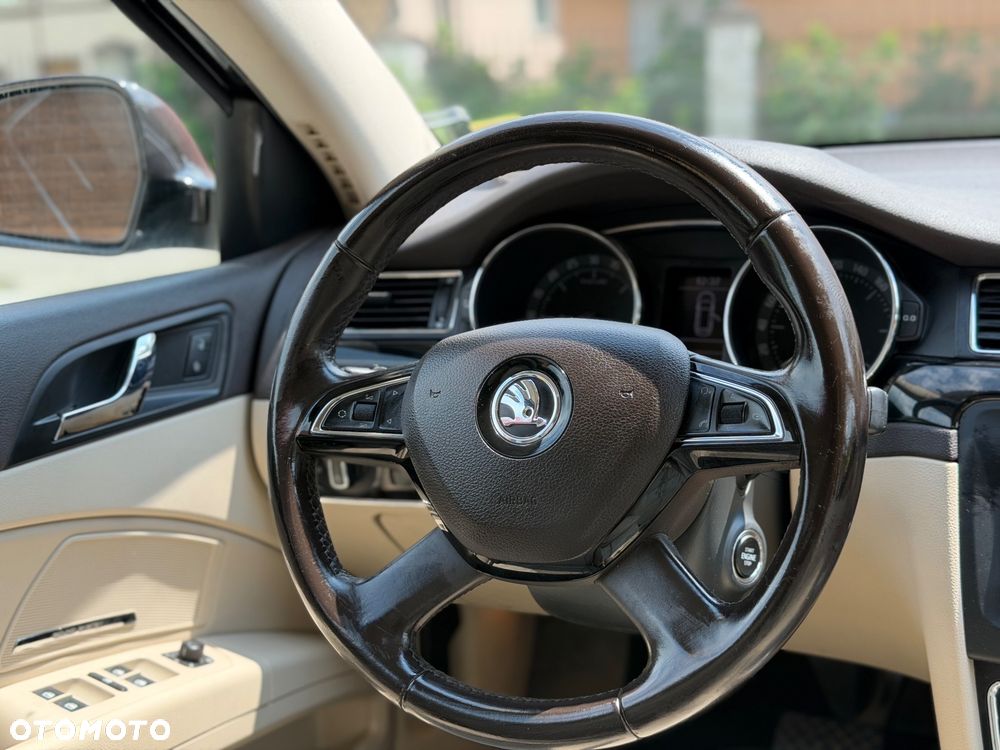 Skoda Superb 2.0 TDI 4x4 L&K DSG - 17