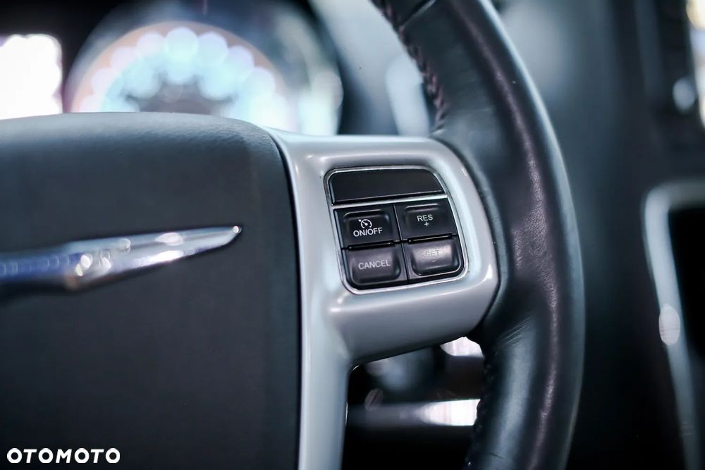 Chrysler Town & Country 3.6 Limited - 24