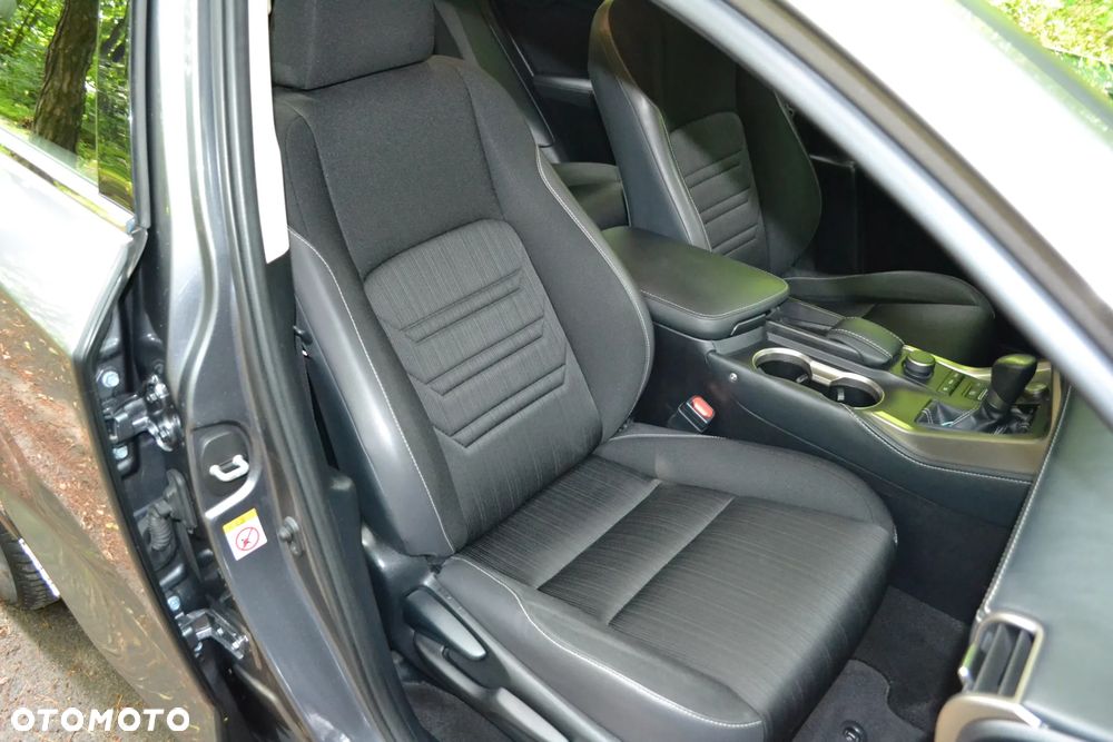 Lexus NX 300h - 16