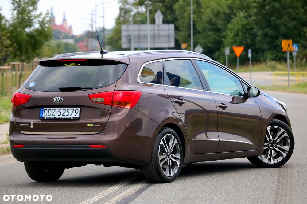 Kia Ceed 1.6 CRDi 128 Fifa World Cup Edition - 27