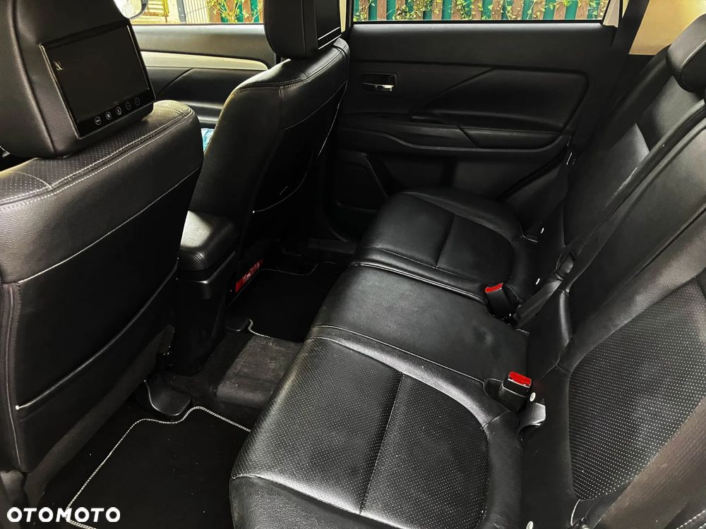 Mitsubishi Outlander 2.0 4WD Plus - 7