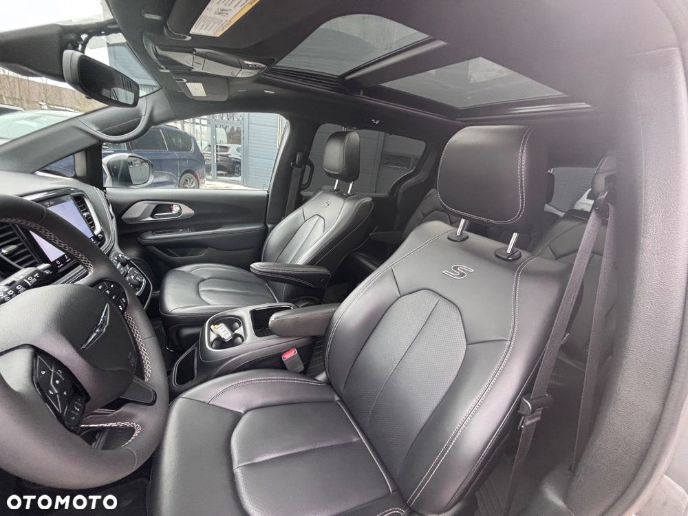 Chrysler Pacifica - 12