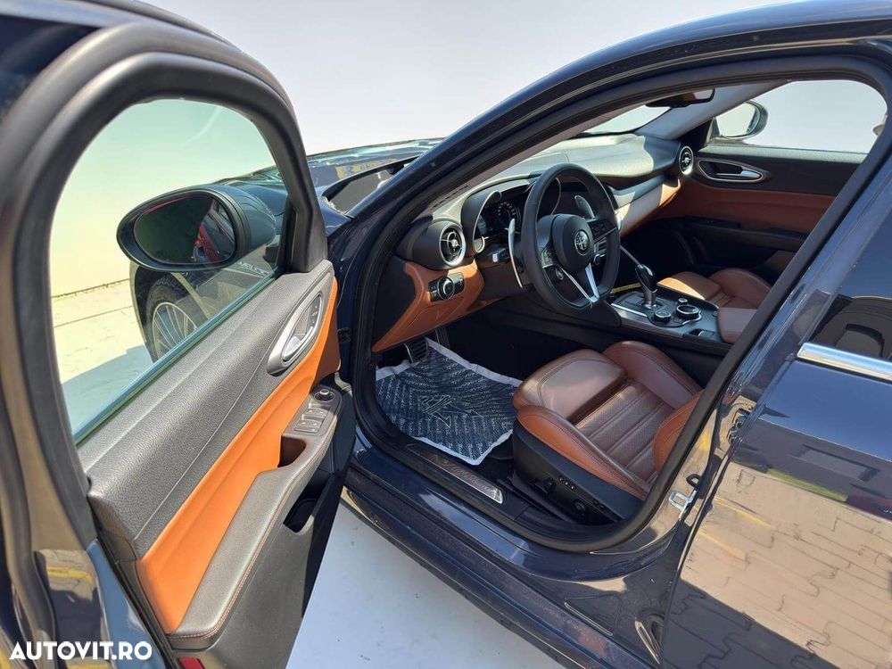 Alfa Romeo Giulia 2.0 Turbo AWD AT8 Veloce - 12