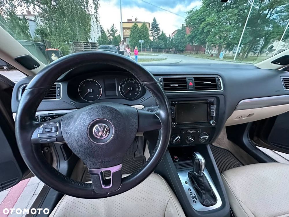 Volkswagen Jetta 2.0 TDI Highline DSG - 6