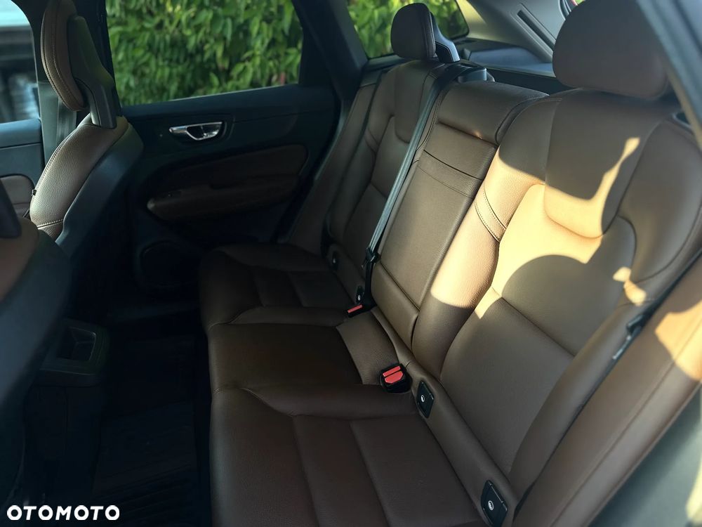 Volvo XC 60 T5 AWD Momentum - 9