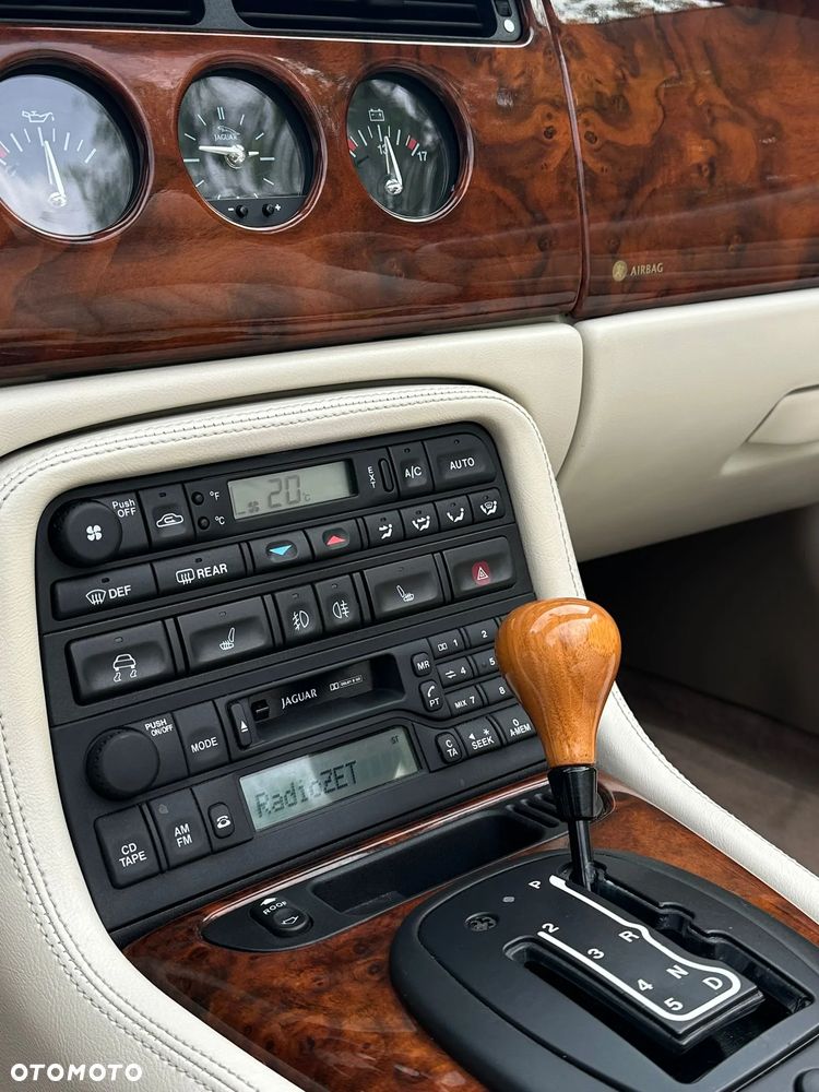 Jaguar XK8 - 29