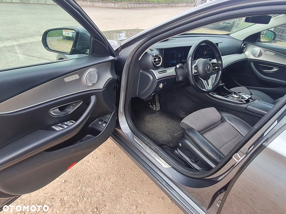 Mercedes-Benz Klasa E 300 de Avantgarde - 13