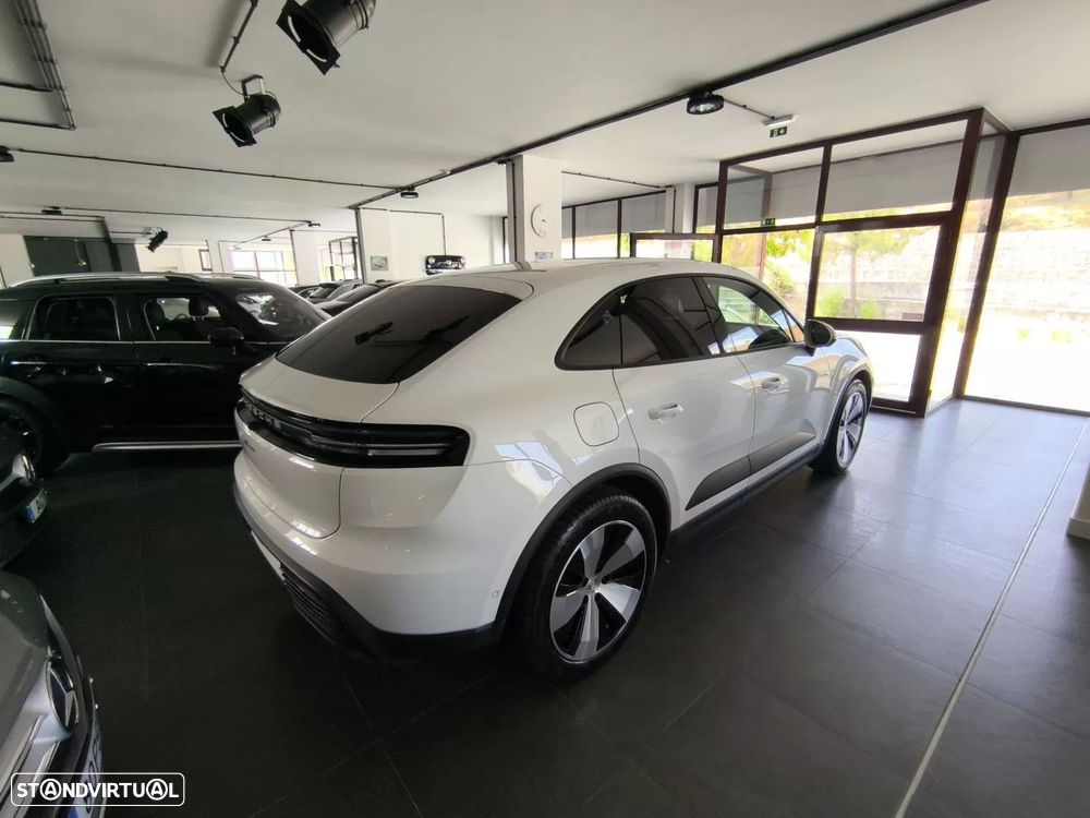 Porsche Macan Electric - 17