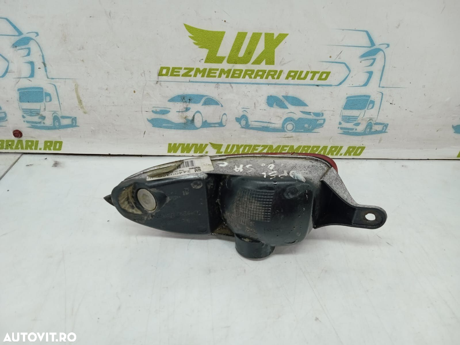Reflector dreapta spate 24409356 Opel Corsa C [2000 - 2003] - 2