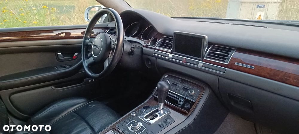 Audi A8 4.2 L Quattro - 8