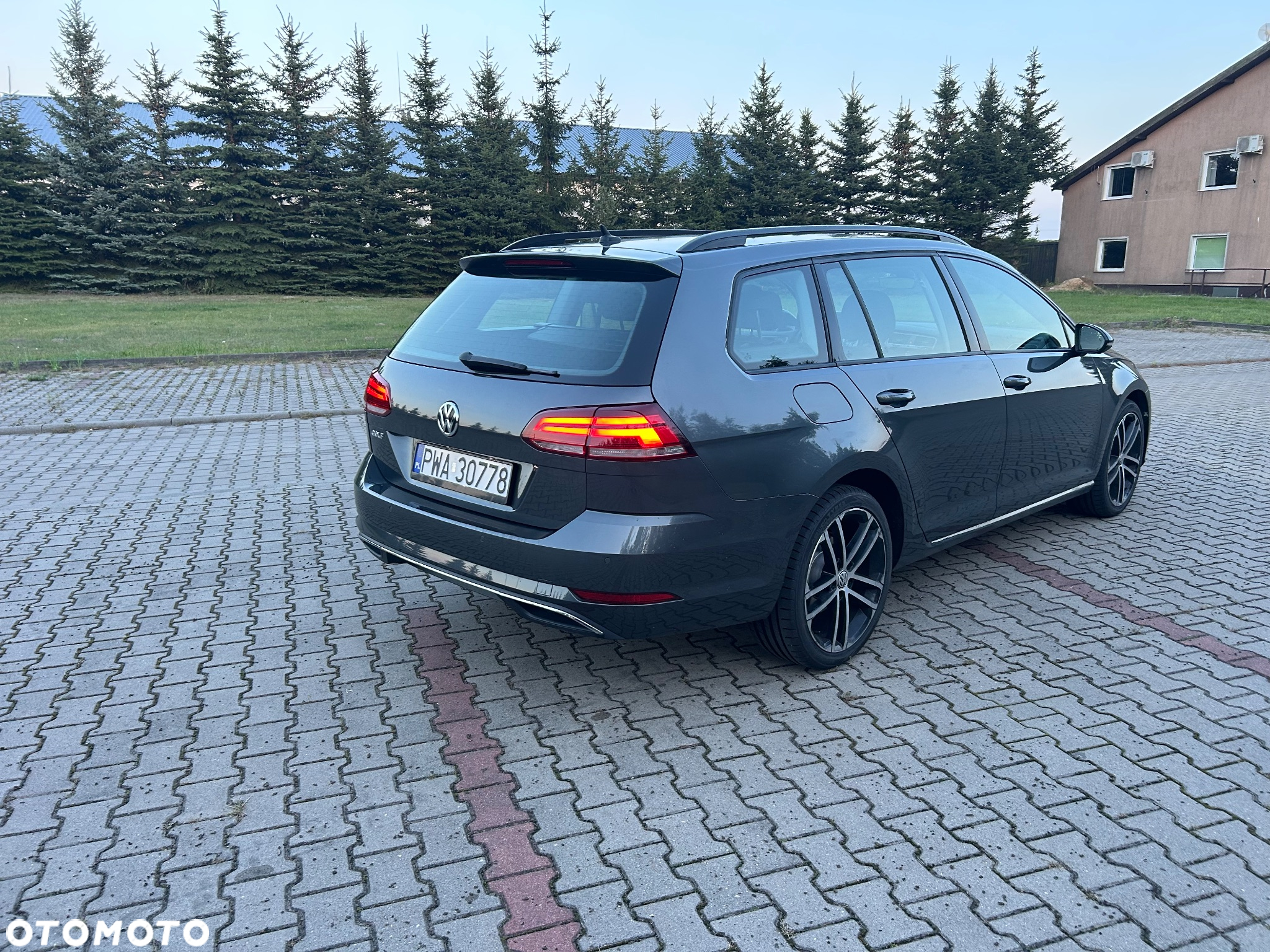 Volkswagen Golf 2.0 BlueTDI DSG Highline - 9