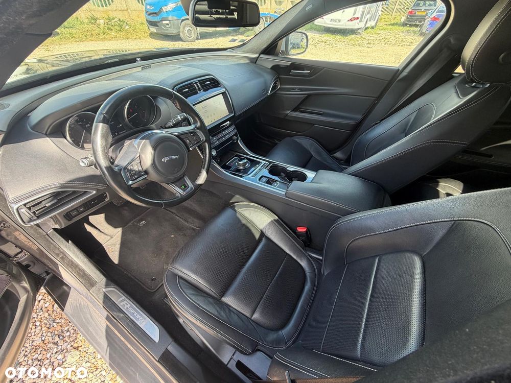Jaguar XE 2.0 D R-Sport - 11