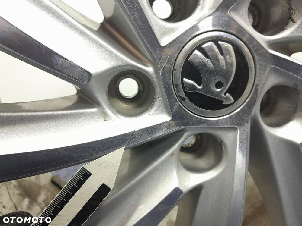 SKODA OCTAVIA IV FELGA ALUMINIOWA 7.5JX18 5X112 ET 48 5E3601025H - 4