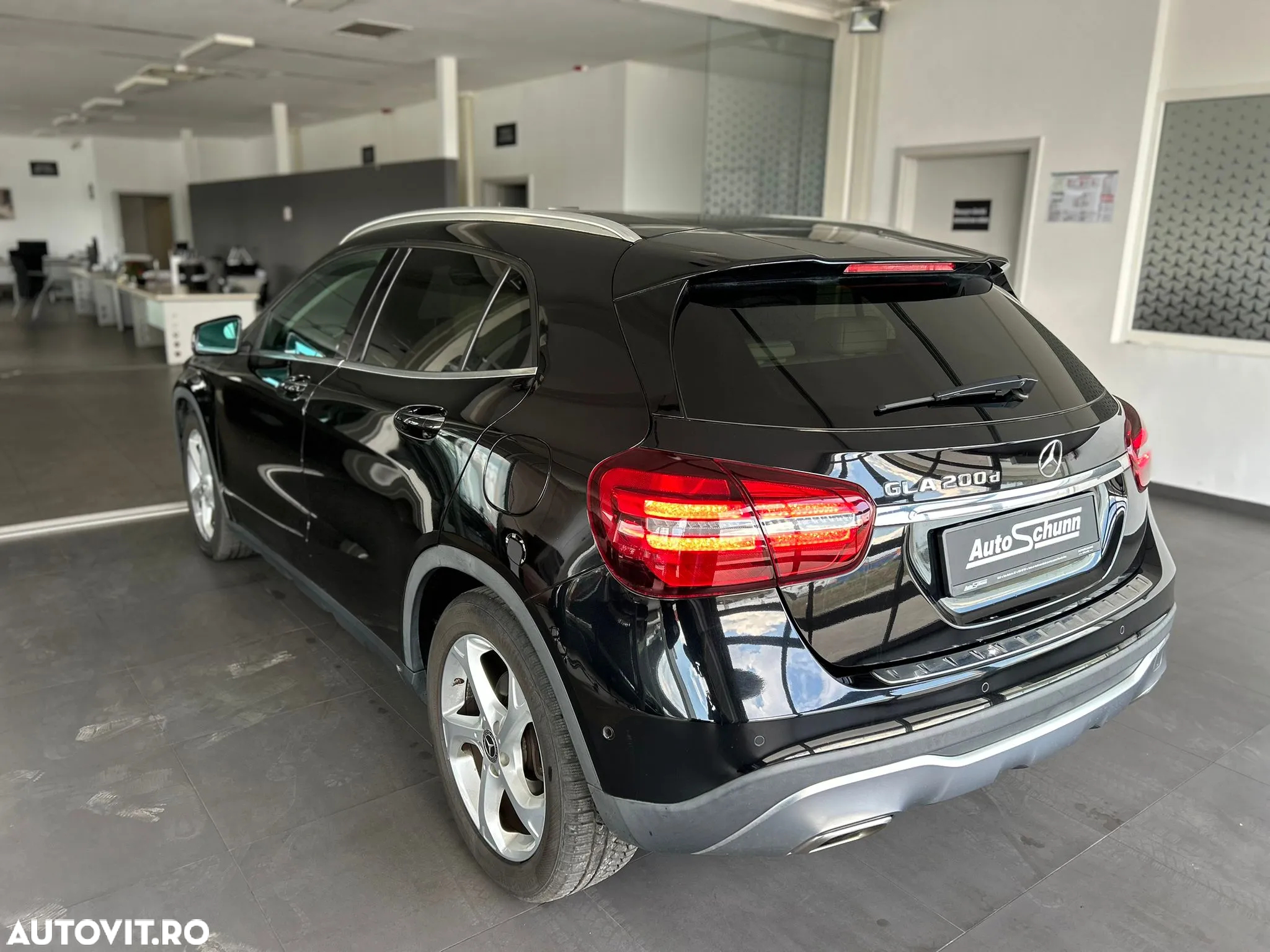 Mercedes-Benz GLA 200 d 7G-DCT Urban - 5