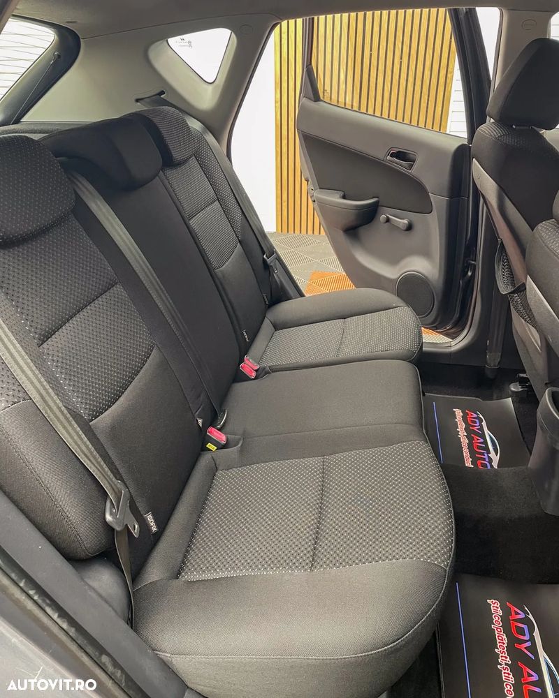 Hyundai i30 CW 1.6 CRDI GL Comfort - 10