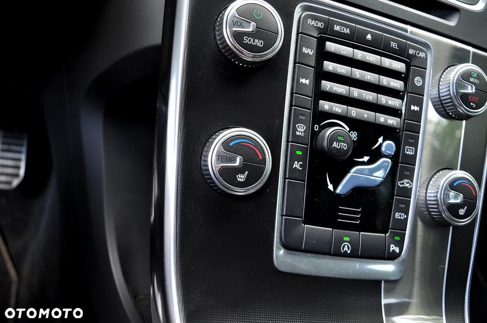 Volvo V60 D4 Geartronic R-Design - 27
